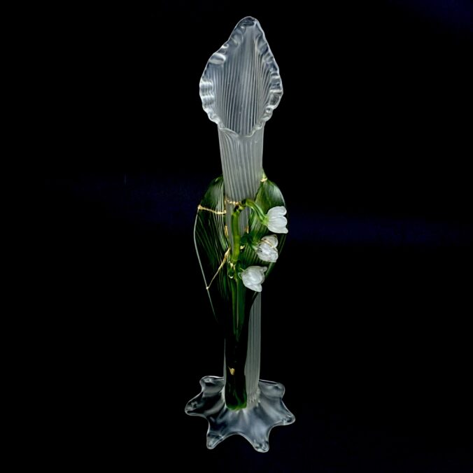Die Jugendstil-Vase aus Glas für die kintsugi-Restaurierung