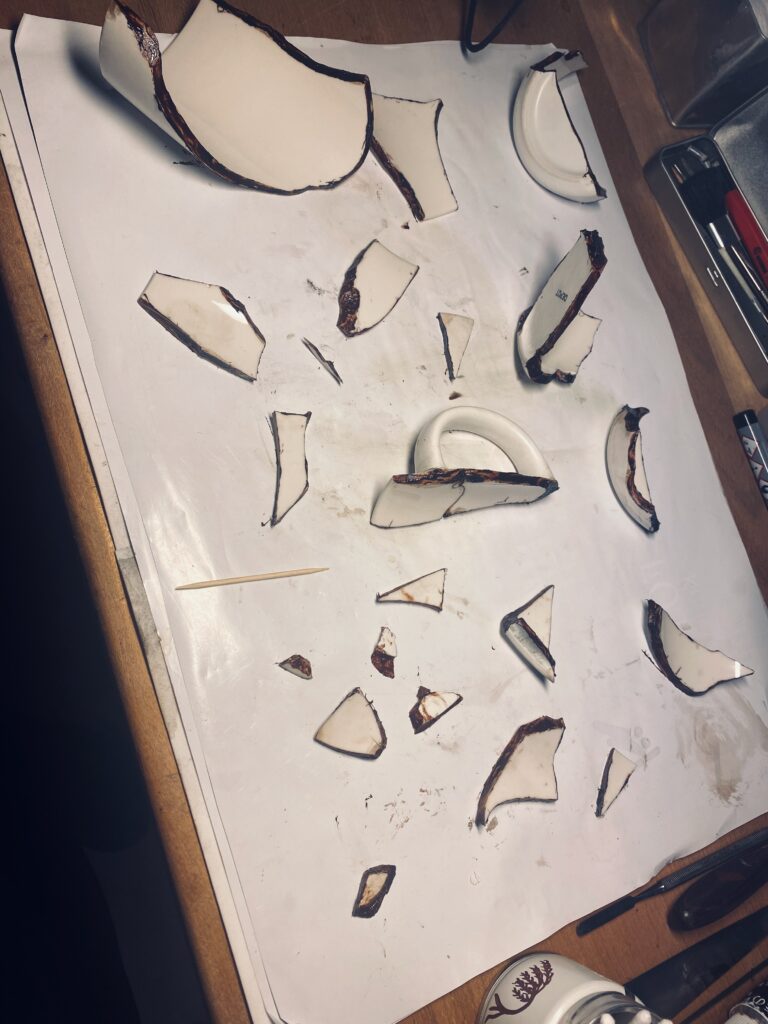 Detailaufnahme von Bruchkanten beim Verkleben mit Mugiurushi